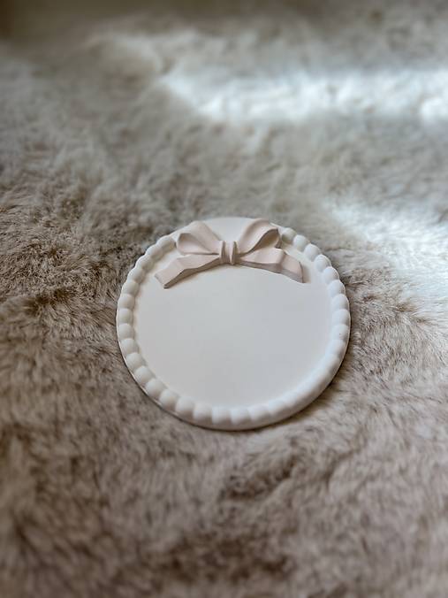 Sojová sviečka/tácka, miska z jesmonitu, dekorácia (Podtácka okrúhla s mašľou 1407)