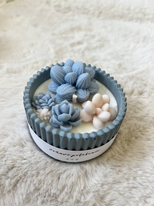 Sojová sviečka/tácka, miska z jesmonitu, dekorácia (Malá rebrovaná sviečka s kvietkami 1401)