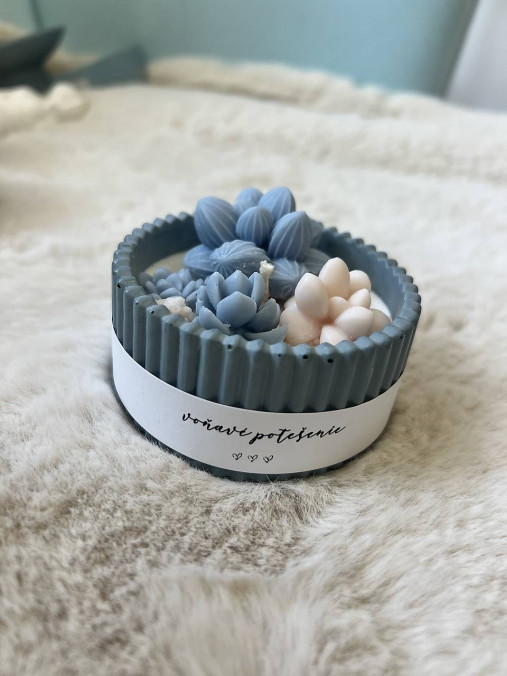 Sojová sviečka/tácka, miska z jesmonitu, dekorácia (Malá rebrovaná sviečka s kvietkami 1401)