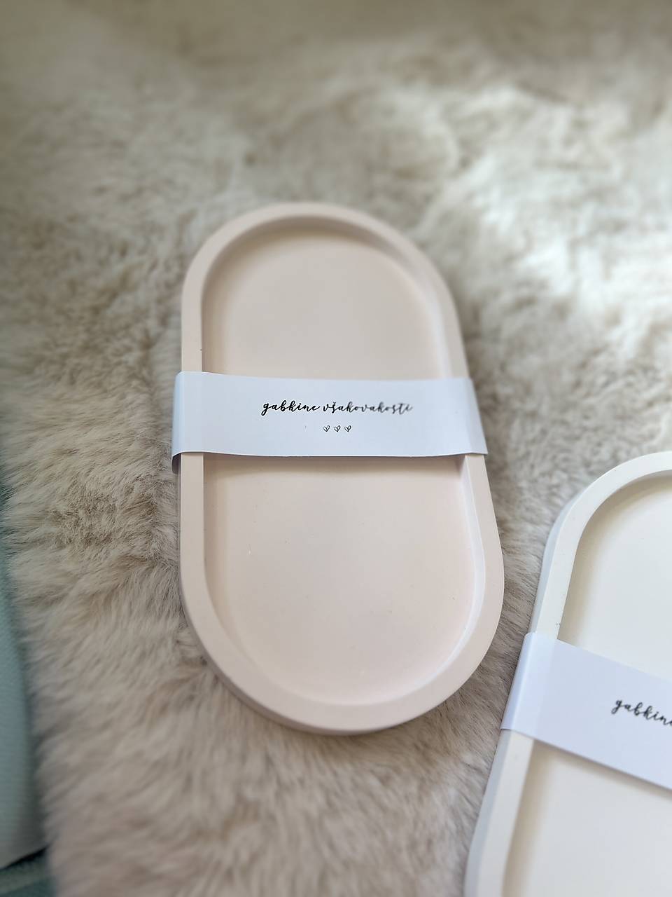 Sojová sviečka/tácka, miska z jesmonitu, dekorácia (Podtácka oválna 18*9,5cm pudrová 1408)