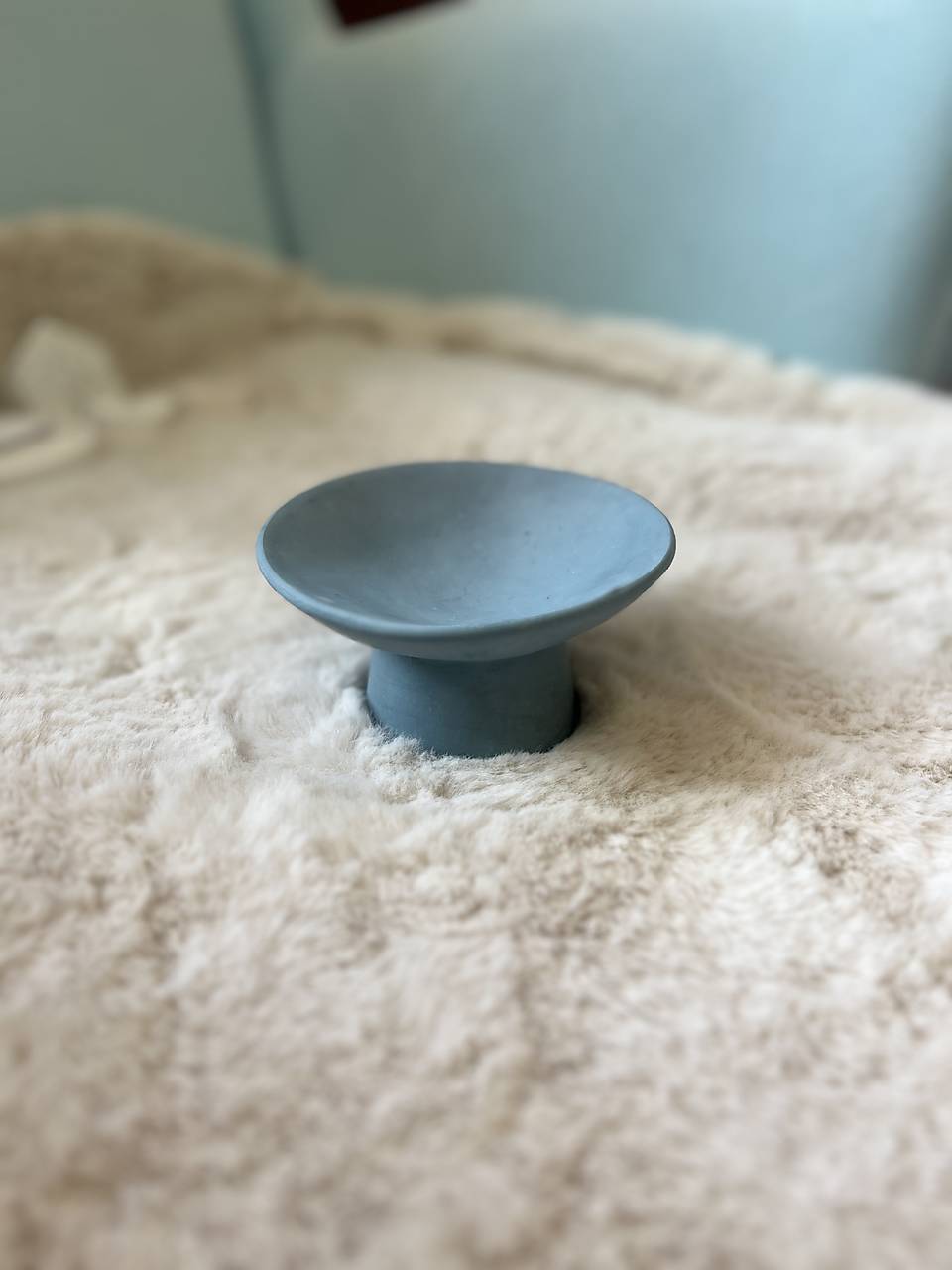 Sojová sviečka/tácka, miska z jesmonitu, dekorácia (Nádobka modrá 1418)