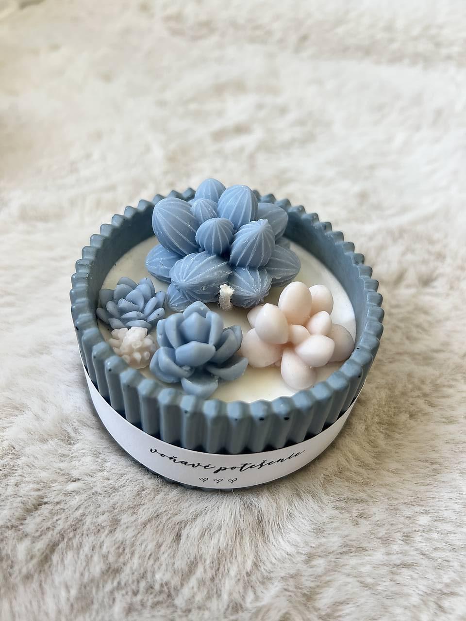 Sojová sviečka/tácka, miska z jesmonitu, dekorácia (Malá rebrovaná sviečka s kvietkami 1401)