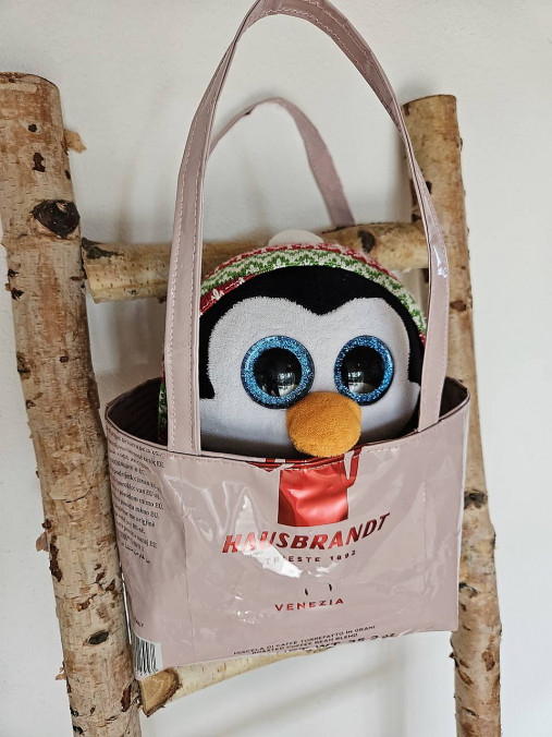 Dobrý obchod - Detská taška z kávových obalov s tučniakom - 17894032_