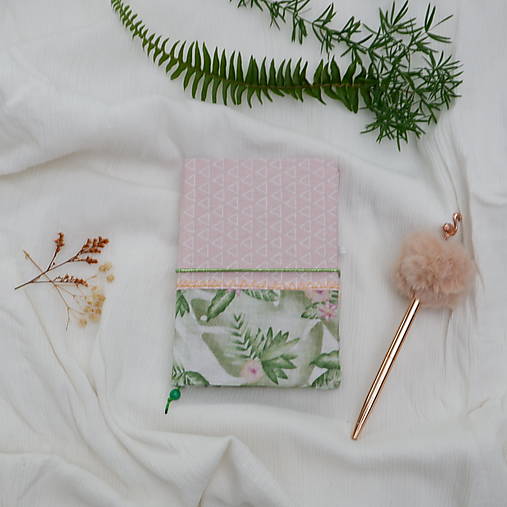 Diár  na rok 2026 TÝŽDENNÝ - A6 (Ružová s lístkami)