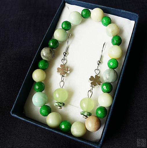Sady šperkov - Darčeková sada šperkov - náramok a náušnice s liečivými kameňmi jadeitom a amazonitom v krabičke - 17897441_
