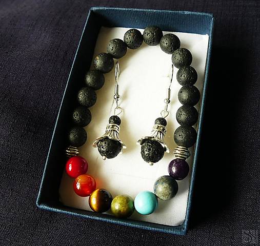 Sady šperkov - Darčeková sada šperkov - čakrový náramok a náušnice s liečivými kameňmi v krabičke - 17897517_