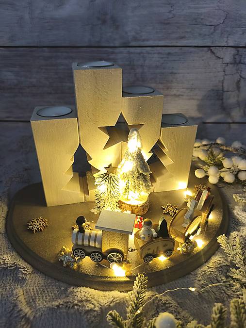 Svietidlá - Adventný  svietnik drevený s vláčikom  - 17897195_