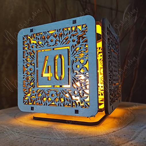 Dekorácie - Drevený svietnik k narodeninám - 17899830_