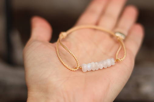 Šnúrkový náramok - mesačný kameň