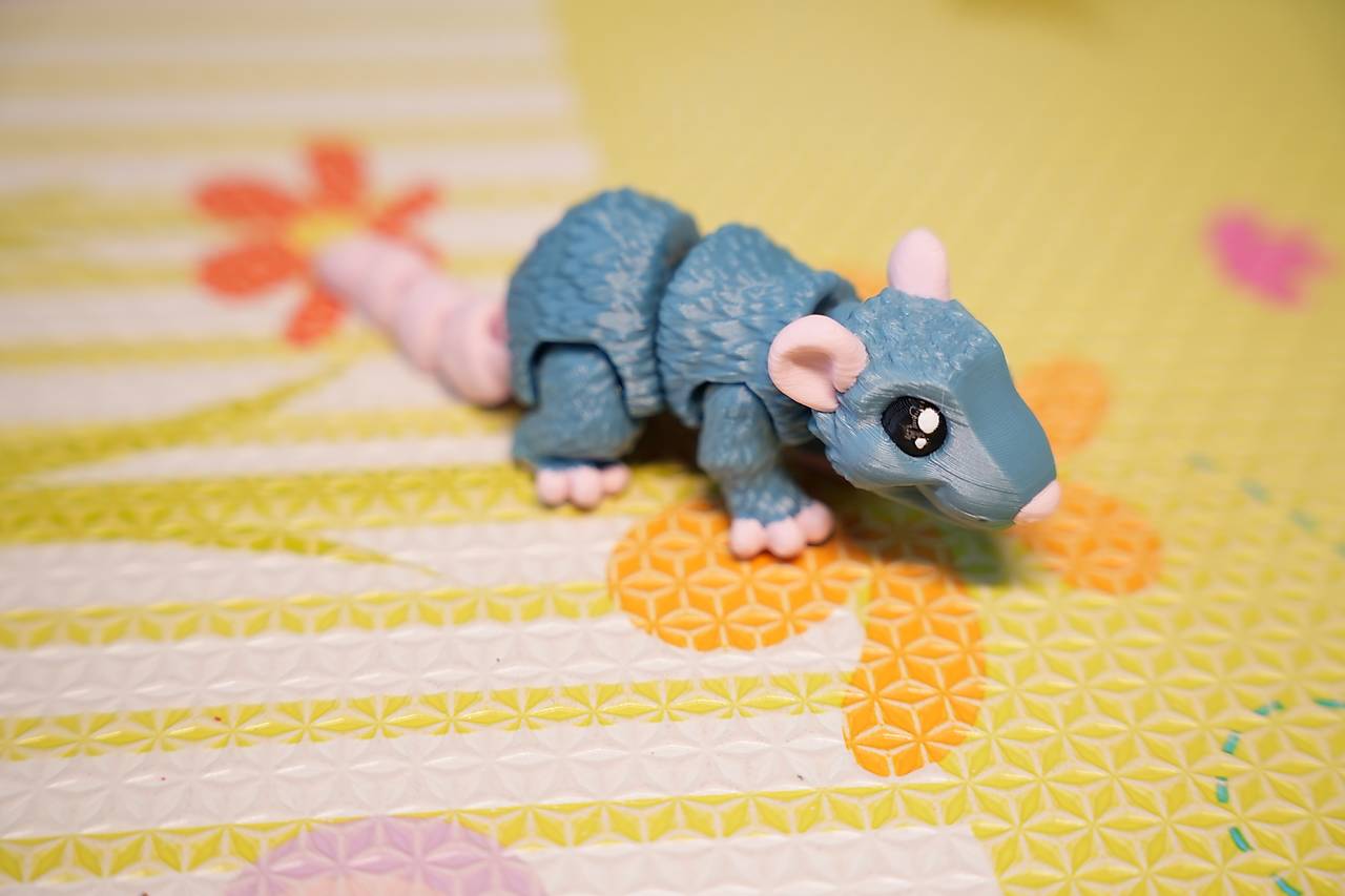 Modrá myška s iskrou v očiach