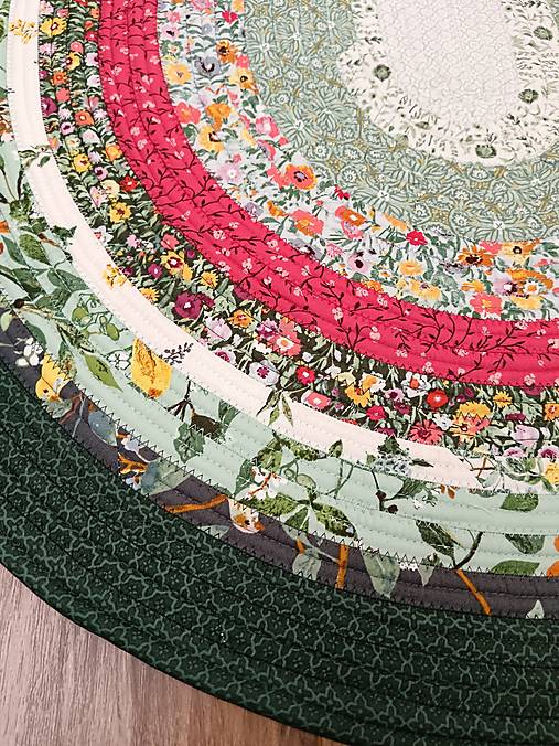 Jelly-Roll koberec Plentiful - červený