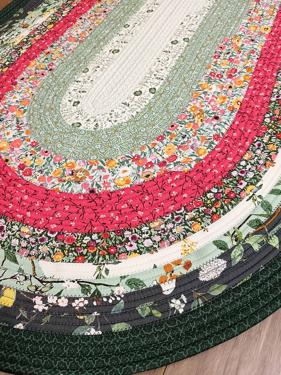 Jelly-Roll koberec Plentiful - červený