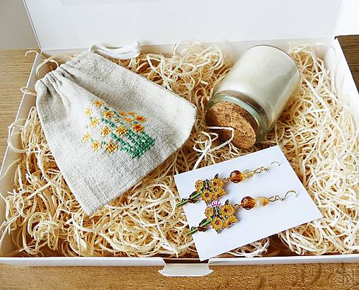 Náušnice - Handmade žltý darčekový box s náušnicami, sviečkou a dekoráciou - 17901089_