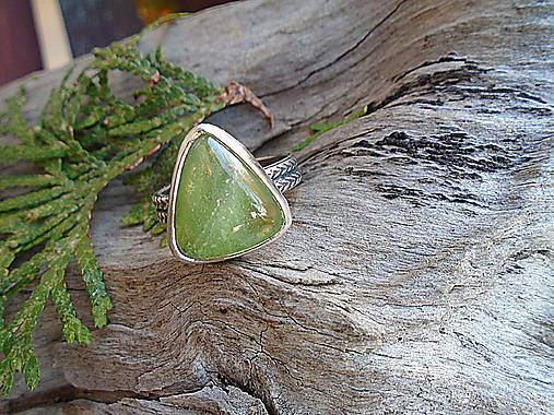 Strieborny prsteň Ag 925 Olivín