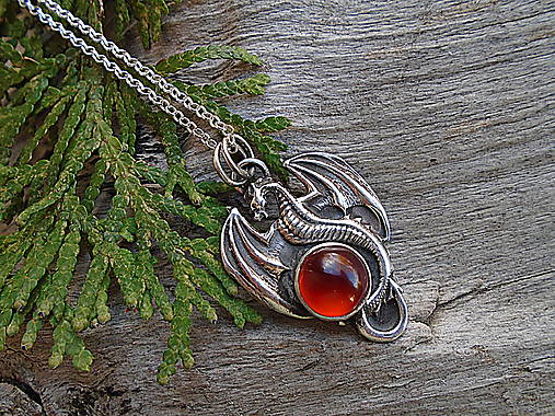 Strieborný prívesok Ag925  Dračík Granát