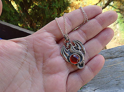 Strieborný prívesok Ag925  Dračík Granát