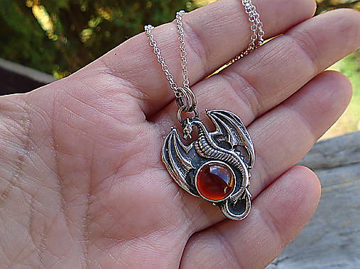 Strieborný prívesok Ag925  Dračík Granát