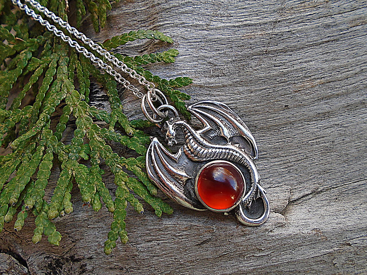 Strieborný prívesok Ag925  Dračík Granát