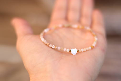 Náramok opál so srdiečkom