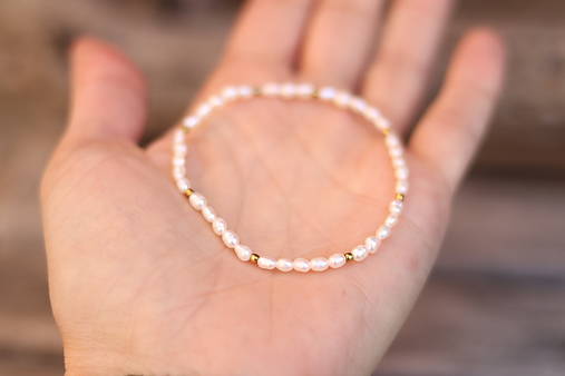 Perlový náramok