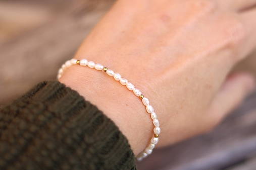 Perlový náramok