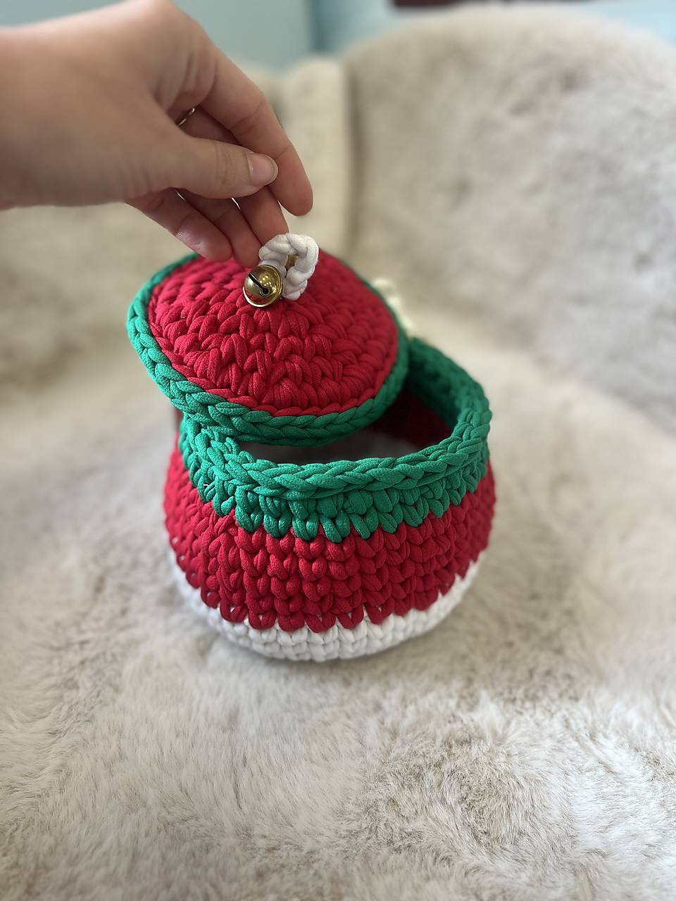 Háčkovaný vianočný košík  (Rolničky S - 56KZ)