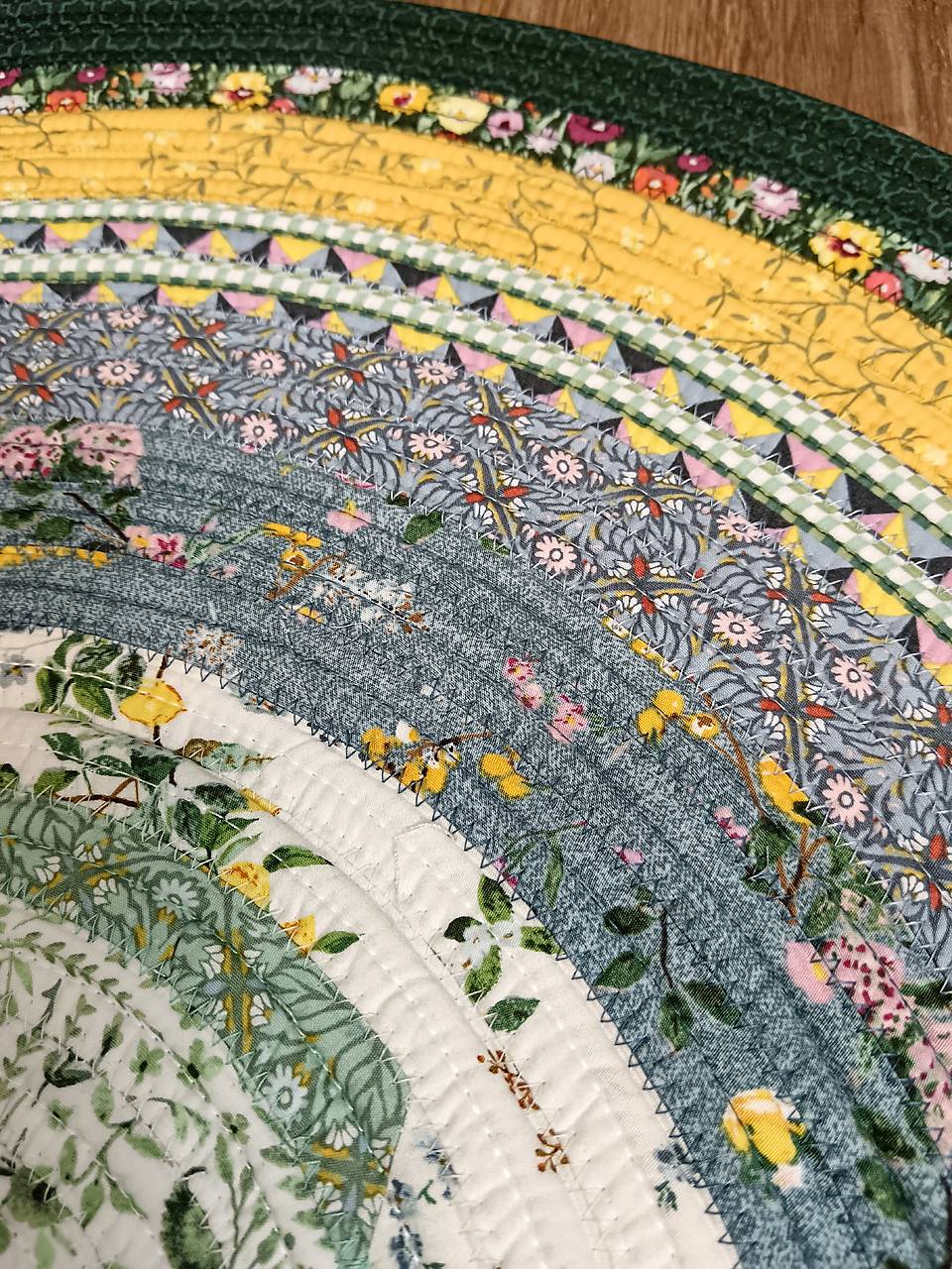 Jelly-Roll koberec Plentiful - žltý