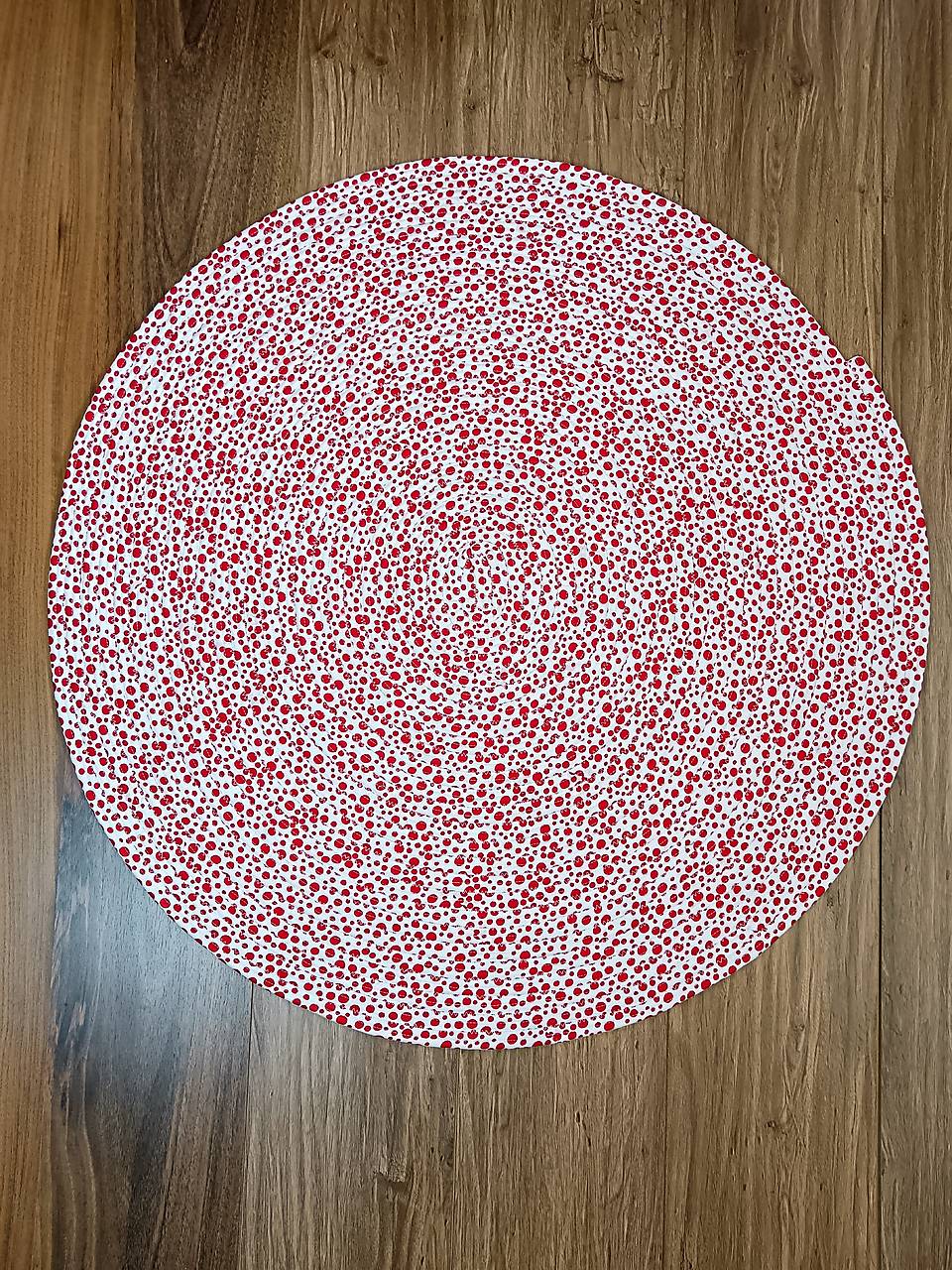 Koberec Jelly-Roll červené bodky na bielom