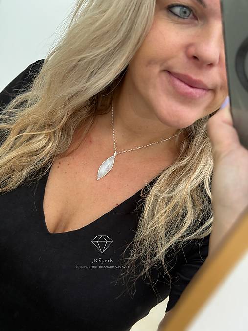 Strieborný 925/1000 prívesok s mesačným kameňom