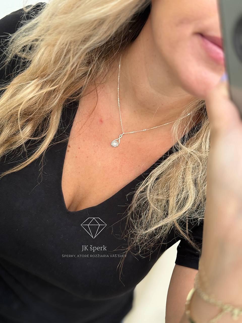 Strieborný 925/1000 prívesok s mesačným kameňom