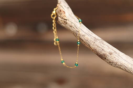 Tenký retiazkový náramok s jadeitom