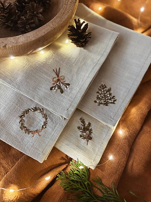 Úžitkový textil - Ručne vyšívané ľanové vianočné obrúsky/prestieranie - Béžové, sada 4 ks - 17905558_