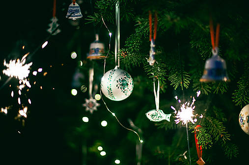 Dekorácie - Vianočné ozdoby so zeleným dekórom - 17906842_