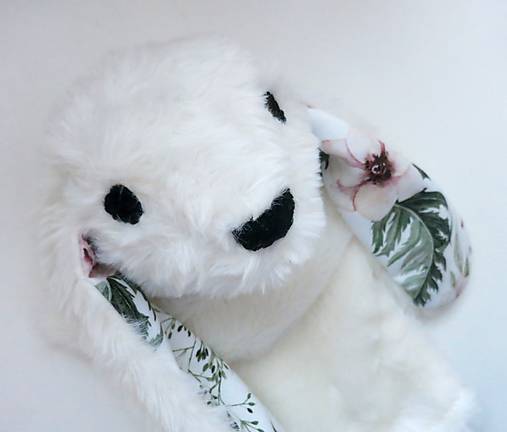 Maňuška zajko huňatý - Biely s kvietkovými uškami