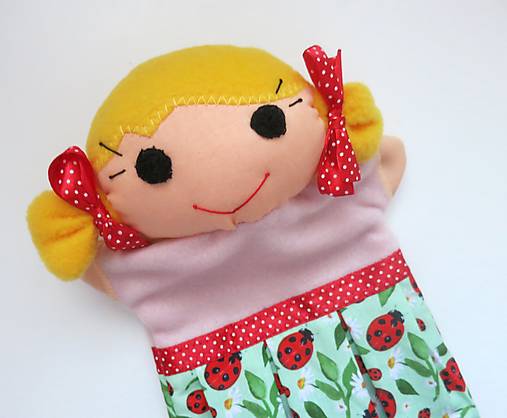 Maňuška dievčatko (v sukničke s lienkami)