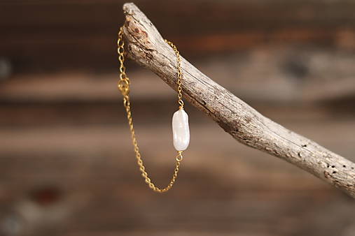 Tenký retiazkový náramok s Keshi perlou