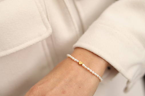 Perlový náramok so srdiečkom