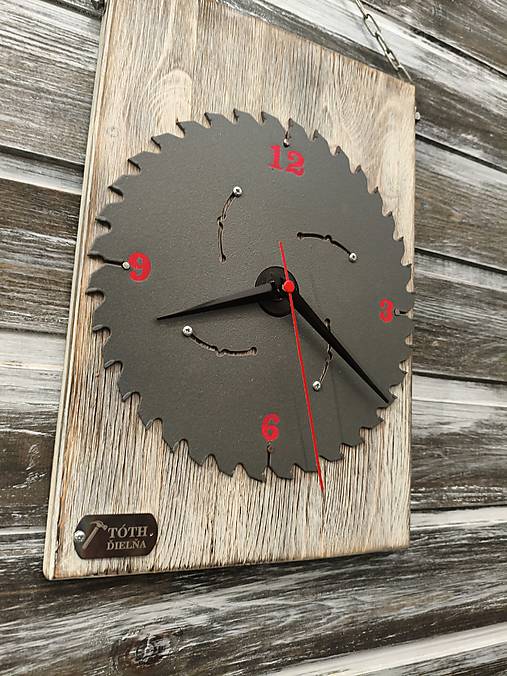 Hodinky nástenné industriálne