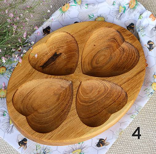 Dubový podnos na oriešky "srdiečka"