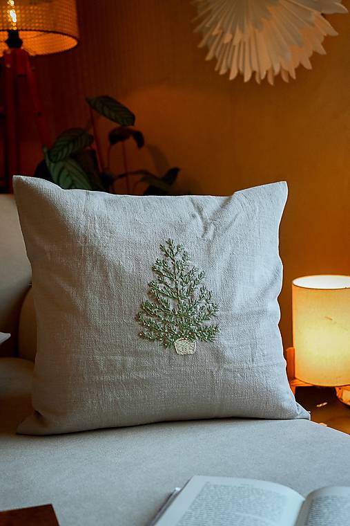 Úžitkový textil - Zasnežený stromček...Ľanový poťah, výšivka L - 17909326_