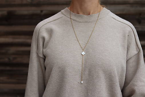 Náhrdelník v tvare Y štvorlístok