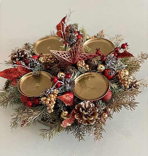 Adventný veniec 35cm na stôl na drevenom podstavci pre 4 sviečky 