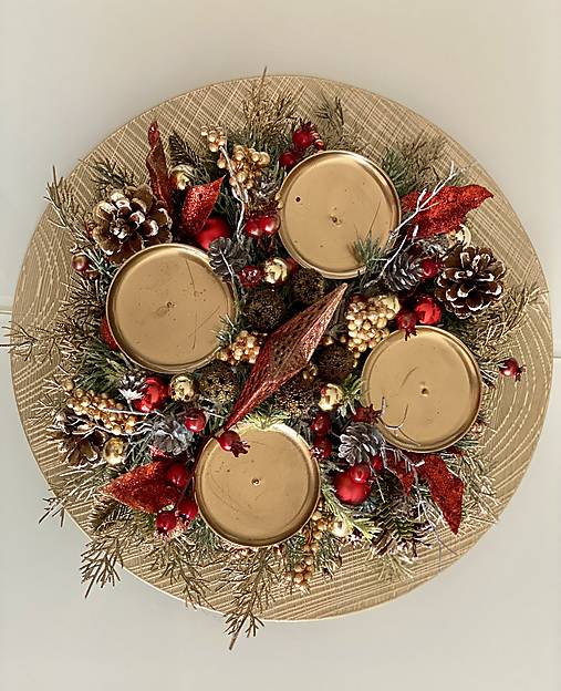 Adventný veniec 35cm na stôl na drevenom podstavci pre 4 sviečky 