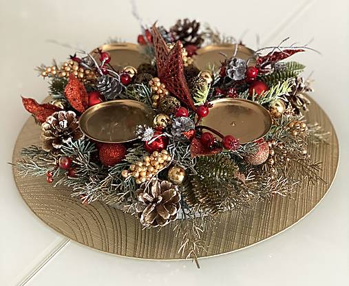 Adventný veniec 35cm na stôl na drevenom podstavci pre 4 sviečky 