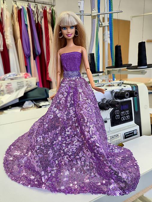 Flitrové spoločenské šaty pre Barbie