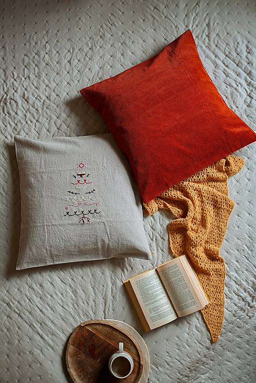 Úžitkový textil - Darčekový set 2 poťahov: Ľan + Ručná výšivka L + Menčester - tehlová - 17914060_