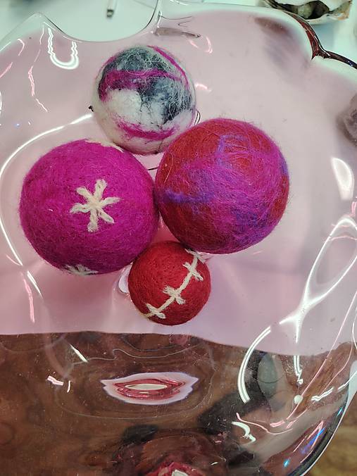 Vlnené ozdoby červená