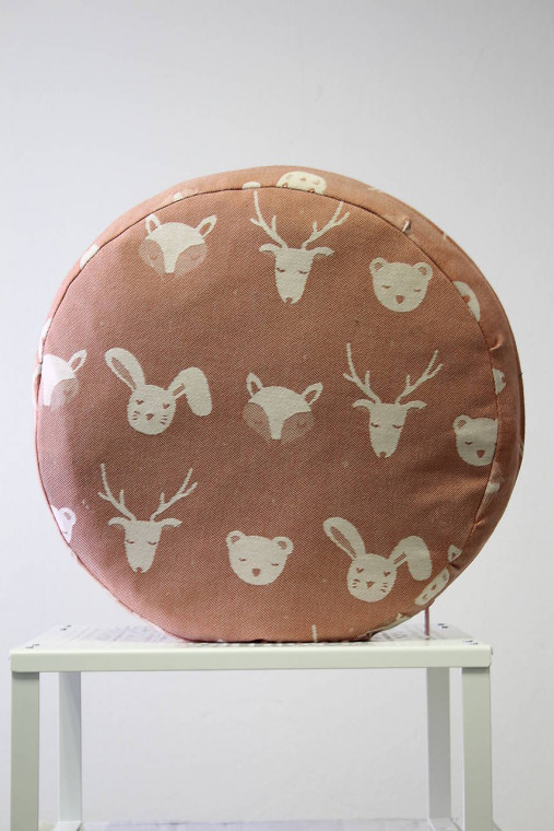 Úžitkový textil - taburetka YOGA vankúš #textilniejeodpad  (škoricové zvieratká) - 17911631_