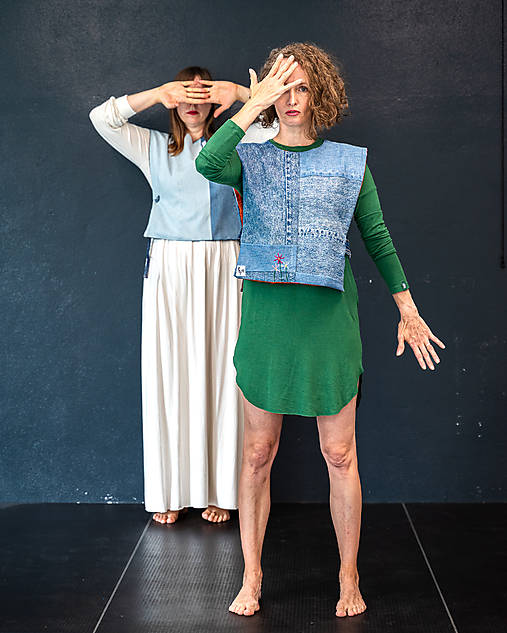 Vesty - upcyklovaná denimová vesta DIZAJNOVKA, ktorá vyladí každý outfit - 17911702_