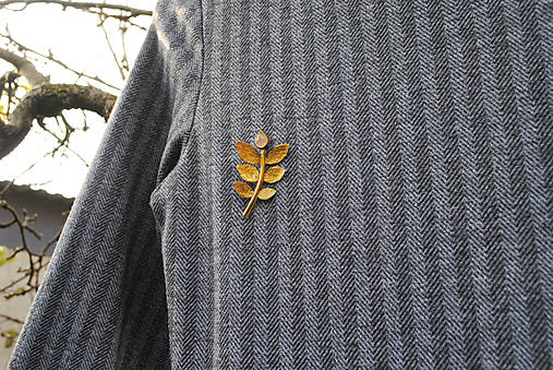 Mosadzná brošňa Ružový púčik